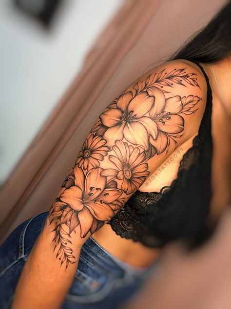 Shoulder Sleeve Tattoo, Unique Half Sleeve Tattoos, Shoulder Sleeve Tattoos, Hirsch Tattoo, Arm Sleeve Tattoos For Women, Quarter Sleeve Tattoos, Feminine Tattoo Sleeves, Meaningful Symbols, Girl Arm Tattoos