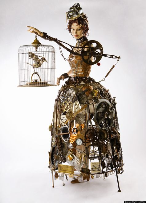 Steampunk Scrapbooking, Metal Art Techniques, Assemblage Art Dolls, Therapy Techniques, Object Art, Arte Robot, Found Object Art, Found Art, Junk Art