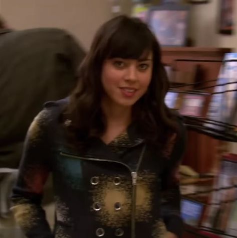 aubrey plaza april ludgate April Ludgate Fashion, Parks And Rec Quotes, April Ludgate, Character Fashion, Crimal Minds, Aubrey Plaza, Under My Skin, Parks N Rec, Chris Pratt