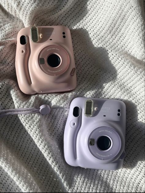 Instax Aesthetic, Polaroid Camera Pictures, Instax Mini Ideas, Polaroid Instax Mini, Mochila Fjallraven Kanken, Instax Mini 11, Creative Mother's Day Gifts, Polaroid Instax, Instax Mini Camera