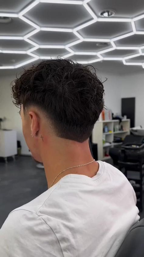 Trendy Male Haircuts, Taper Fade Short Hair, Fade Haircut Curly Hair, Men Fade Haircut Short, Mens Haircuts Short Hair, Low Fade Haircut, Men Haircut Curly Hair, Mens Hairstyles Thick Hair, Wavy Hair Men