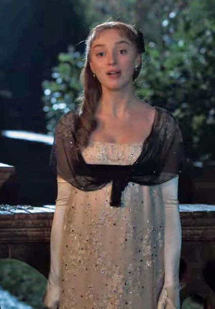 Daphne's black moment: Bridgerton Costumes, Bridgerton Dresses, Regency Aesthetic, Debut Gowns, Daphne Costume, Daphne Bridgerton, Best Costumes, Pale Blue Dresses, Bridgerton Inspired