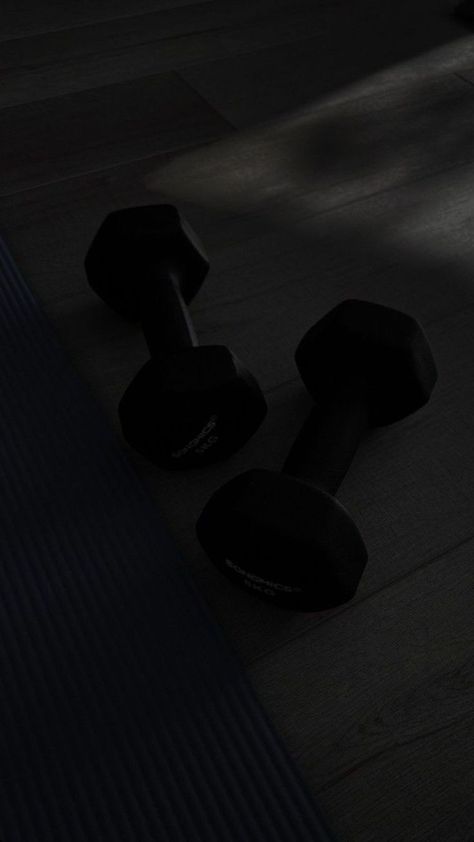 Moody Gym Aesthetic, Body Wallpaper Gym, Black And White Sports Photography, Gym Wallpapers, Garage Workout, Gym Story, Pilates Cardio Workout, Commercial Gym Design, Garage Gym Ideas