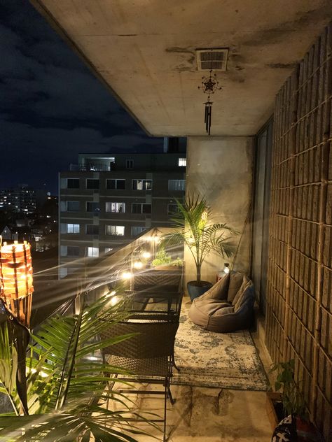 Bean Bag Chair Balcony, Balcony Bean Bag Ideas, Bean Bag Balcony, Balcony Vibes, Big Balcony Ideas, Big Balcony, Covered Balcony, Rental Space, Balcony Deck