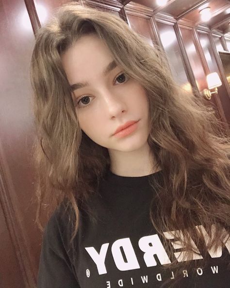 Dasha Taran Dasha Taran, Beauty Photoshoot, Aesthetic People, Girls Makeup, Girl Face, Ulzzang Girl, Pretty Face, Aesthetic Girl, Girl Hairstyles