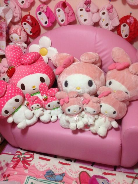 Pink Nintendo, Kawaii Bedroom, Kawaii Room Decor, Hello Kitty Aesthetic, Anime Room, Cute Room Ideas, Pastel Pink Aesthetic, Kawaii Plushies, Hello Kitty My Melody