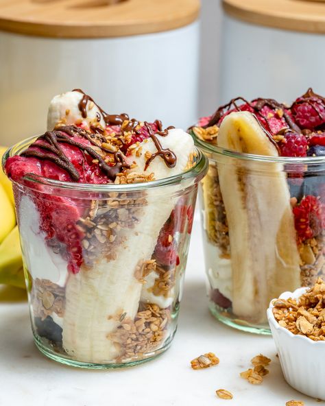 Clean Eating Mornings: Banana Split Breakfast Jars! Banana Split Breakfast, Breakfast Jars, Smoothies Healthy, Breakfast In A Jar, Fun Breakfast, Prep Breakfast, Clean Eating Breakfast, Yogurt And Granola, Breakfast Meal