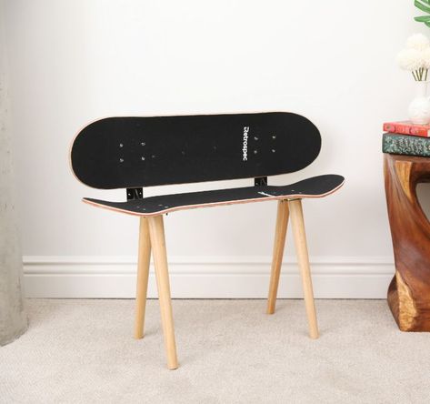 Skateboard Furniture Diy, Skateboard Craft, Skateboard Chair, Old Skateboard, Skateboard Shelves, Skateboard Furniture, Skateboard Room, Diy Chairs, Skateboard Decor