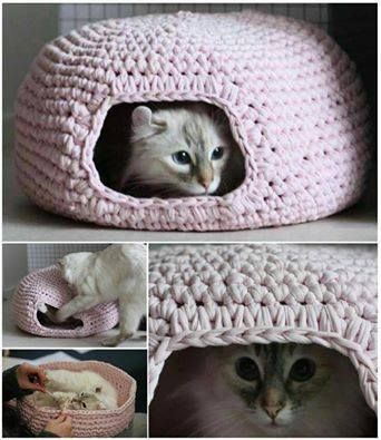 CROCHETED A CAT CAVE WITH T-SHIRT YARN Cat Bed Pattern, Diy Cat Tent, Kat Haken, Diy Cat Bed, Chat Diy, Crochet Cat Bed, شال كروشيه, Confection Au Crochet, Crochet Cat Pattern