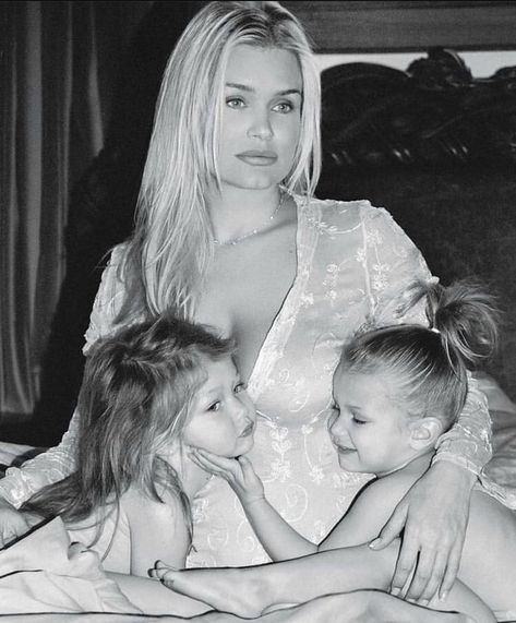 Happy Birthday Mama, Yolanda Hadid, Baby Dior, Future Lifestyle, Mommy Life, Blonde Wig, Kate Moss, Gigi Hadid, Bella Hadid