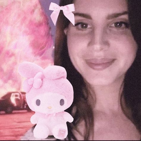 헬로키티 배경화면, Lana Del Rey Art, Lana Del Rey Love, Lana Rey, Hello Pretty, Pink Hello Kitty, Lana Del Ray, Hello Kitty Pictures, Hello Kitty Plush