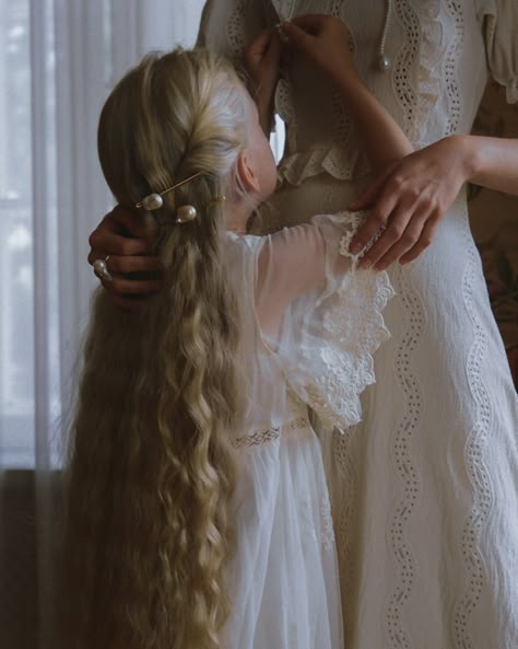 Myrcella Baratheon Aesthetic, Gael Targaryen, Baratheon Aesthetic, Myrcella Baratheon, Period Dresses, House Lannister, Fairytale Aesthetic, Fotografi Vintage, Elisabeth Ii