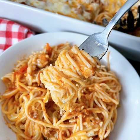 TikTok Spaghetti Alfredo Essen, Ground Beef Recipes, Tiktok Spaghetti Alfredo, Tiktok Spaghetti, Jar Alfredo Sauce, Spaghetti Alfredo, Spaghetti Recipe, Alfredo Recipe, Spaghetti Recipes