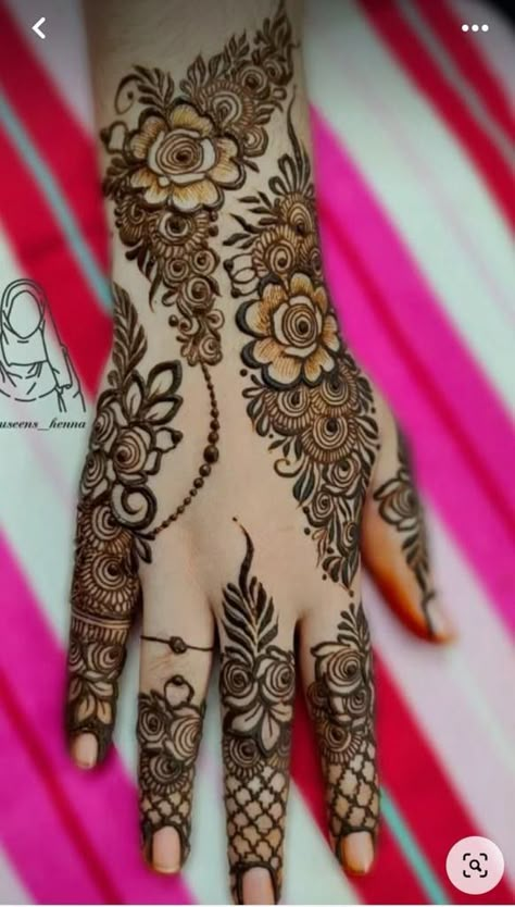 Mahandi Design Hands Back, Mahendiii Design Latest, Mehendi Back Hand Designs, Gulf Mehendi Design Rose Henna, Right Hand Mehndi Designs, Mehandi Designs Back Hands, Mehandi Designs For Back Hands, New Mehndi Designs Simple, Mahendiii Design