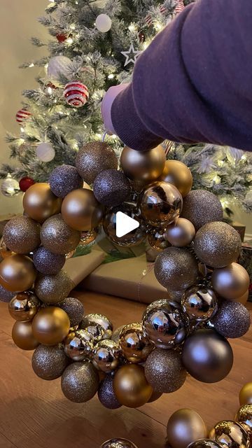 Vicki Collis on Instagram: "Make a bauble wreath with me ✨

You will need:
An old metal coat hanger
Baubles of your choice - preferably different sizes

To make your wreath, start by undoing your metal coat hanger and shaping it into a circle.
Then one by one add your baubles, use different sizes if possible! 
Keep going until you can’t add anymore, then fix the hanger back together and tada!

Hit save & let me know if you try it!

#diybaublewreath #baublewreath #diywreath #christmascrafts #christmascrafting #christmasdecorating #christmaswreaths #makeyourownchristmas #modernchristmas #modernchristmasdecor #wreathmaking" How To Make A Bauble Wreath, Wreath With Baubles, Hanger Wreath Diy Christmas, Bauble Wreath Diy, Coat Hanger Wreath, How To Make A Wreath, Bauble Wreaths, Ornament Wreath Diy, Bulb Wreath