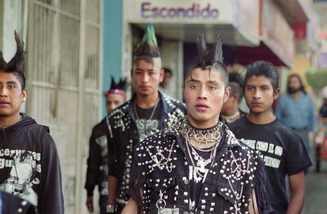 Federico Gama (11) Mexican Punk, Punk Boy, 80s Punk, Mexican Fashion, Trad Goth, Black Punks, Punk Scene, Hardcore Punk, Black Goth