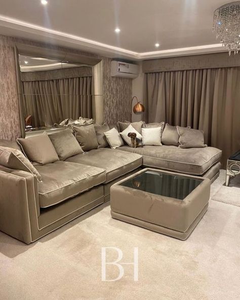 BELLA HOME on Instagram: "Our best selling Bella Sofa made for @jesswright77 🤎 Made in luxury soft Mink Velvet with an Ivory contrast piping & luxury fibre seat upgrade ☁️" Velvet Sofas, Contrast Piping, Velvet Sofa, Piping, Sectional Couch, Couch, Sofa, Velvet, Living Room