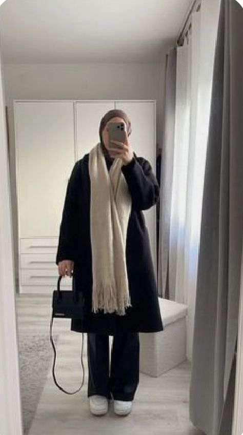 Hijab Outfit Winter, Hijab Aesthetic Outfit, Hijabi Winter, Winter Modest Outfits, Winter Hijab Outfits, Modest Fall Outfits, Fashion Outfits Winter, Modest Outfits Muslim, Modest Winter Outfits