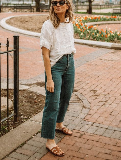 Spring Wide-leg Cropped Jeans For Workwear, Spring Full-length Jeans For Everyday, Casual Wide-leg Mom Fit Cropped Jeans, Classic Spring Wide-leg Jeans, Warm Weather Work Outfit, Chic Summer Wide-leg Cropped Jeans, Spring Mom Outfits, Mom Style Spring, Mom Outfits Spring