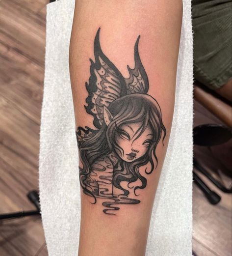 Fairy core tattoo Emo Fairy Tattoo, Fairy Face Tattoo, Realistic Fairy Tattoo, Evil Fairy Tattoo, Dark Fairy Tattoo Designs, Butterfly Fairy Tattoo, Dark Fairy Tattoo, Tomboy Tattoo, Gothic Fairy Tattoo