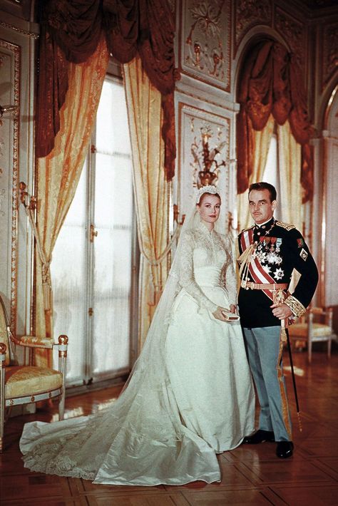 Grace Kelly Wore a Second (Pink!) Wedding Dress- HarpersBAZAAR.com Grace Kelly Wedding Dress, Klasik Hollywood, Famous Wedding Dresses, Grace Kelly Wedding, Expensive Wedding Dress, Helen Rose, Royal Wedding Gowns, Princess Grace Kelly, Iconic Weddings