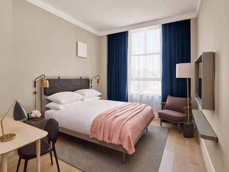 Best Small Hotel Room Design | Domino 11 Howard Hotel, Small Hotel Room, New York Bedroom, Apartemen Studio, Hotel Room Interior, Interior Hotel, Simple Bedroom Design, Copenhagen Design, Hotel Room Design