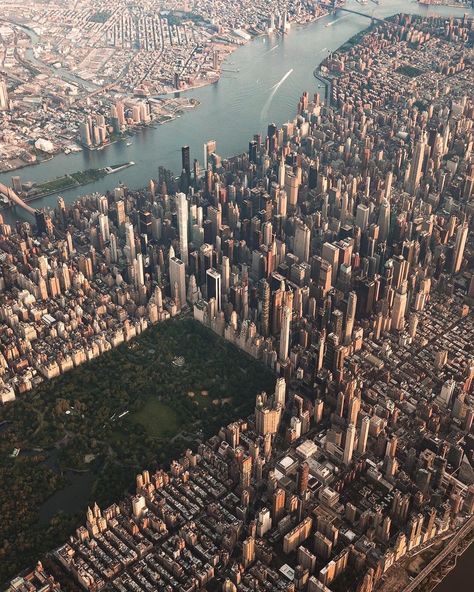 Unlimited New York on Instagram: “Central Park from the sky ❤ Stop wasting money on your hotels bookings in New York City by not using UnlimitedNewyork.com ⭐ Up to 80%…” Voyage New York, Nyc Life, New York Life, Architectural Photography, City Vibe, Hudson River, Dream City, City Photography, A Plane