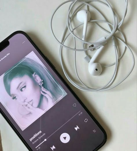 Earpiece Aesthetic, Ariana Grande Core, Ariana Core, Quote Beauty, Makeup Dior, Ariana Grande Aesthetic, Ariana Grande Songs, Ariana Grande Fans, Tiny Elephant