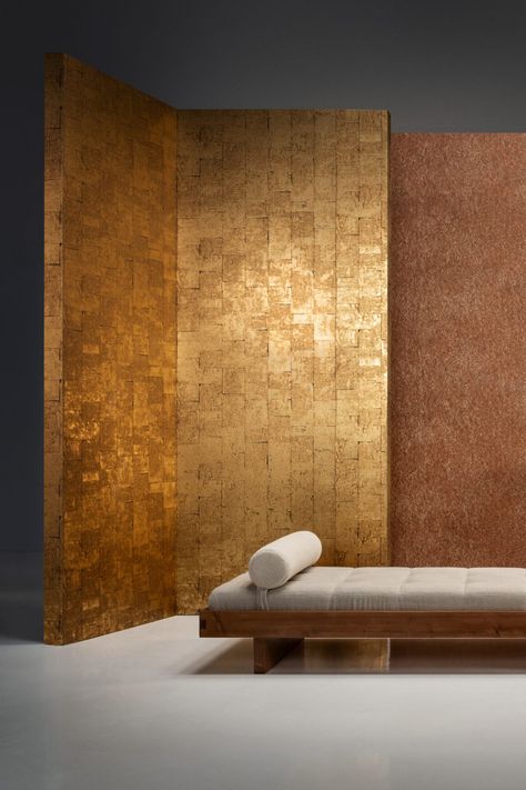 Gold Wallpaper Ceiling, Luxury Toilet Design, Gold Leaf Wallpaper, Heritage Wallpaper, Boutique Wallpaper, House California, Gold Metallic Wallpaper, Japanese Restaurant Design, Gold Leafing