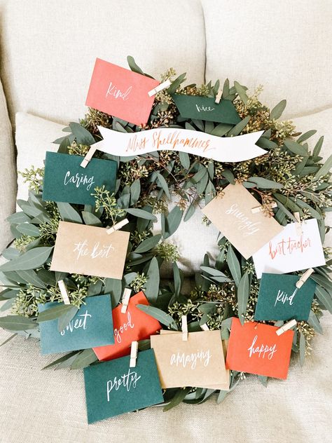 Gift Card Wreath, Money Gift Ideas, Gift Card Tree, Card Wreath, Gift Card Bouquet, Gift Card Displays, Sarah Tucker, Gift Card Presentation, Inclusive Classroom