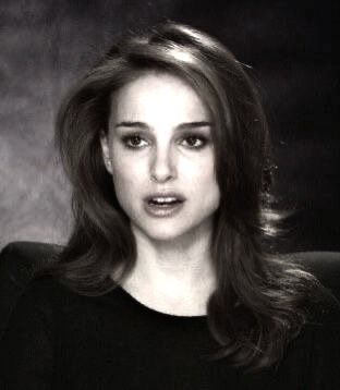 Natile Portman 90s, Natalie Portman Icons, Natalie Portman Aesthetic, Natalie Portman Makeup, Natalie Portman Icon, Natalie Portman Hair, Emmanuelle Vaugier, No Make Up Make Up Look, 90s Actresses