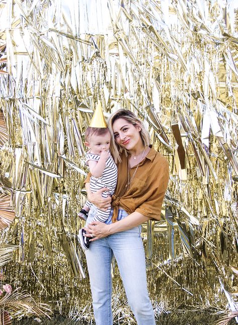 Golden Birthday Backdrop, First Birthday Backdrops, Golden One Birthday, Golden First Birthday, Golden Birthday Ideas, Gold First Birthday Party, Golden Birthday Party, Golden Birthday Parties, Golden Party