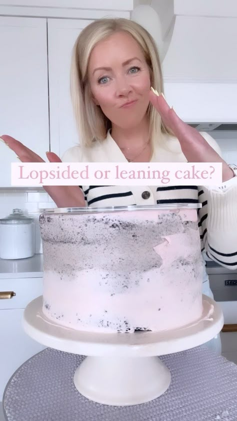 How To Transfer Cake From Turntable, Cake Dowel Placement, Lopsided Cake, Decorating Buttercream, Cupcake Tips, Cake Dowels, Chocolate Designs, Cake Techniques, Ugly Cakes