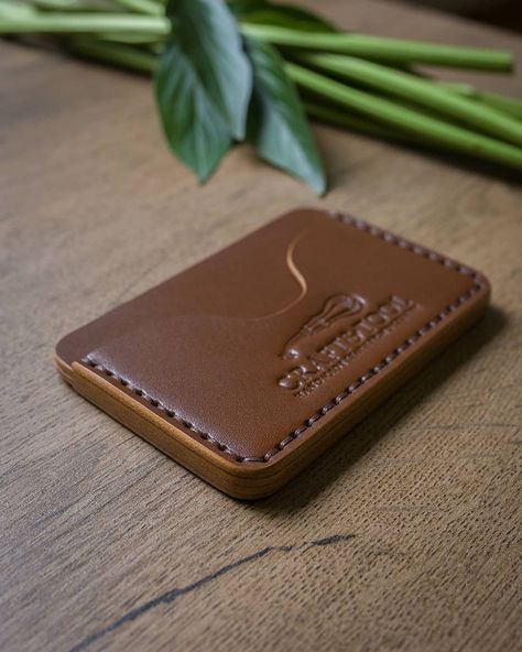 Brown Minimalist, Natural Edges, Leather Workshop, Handmade Leather Wallet, Natural Edge, Leather Card Holder, Leather Wallets, Wallet Card, Handcrafted Leather