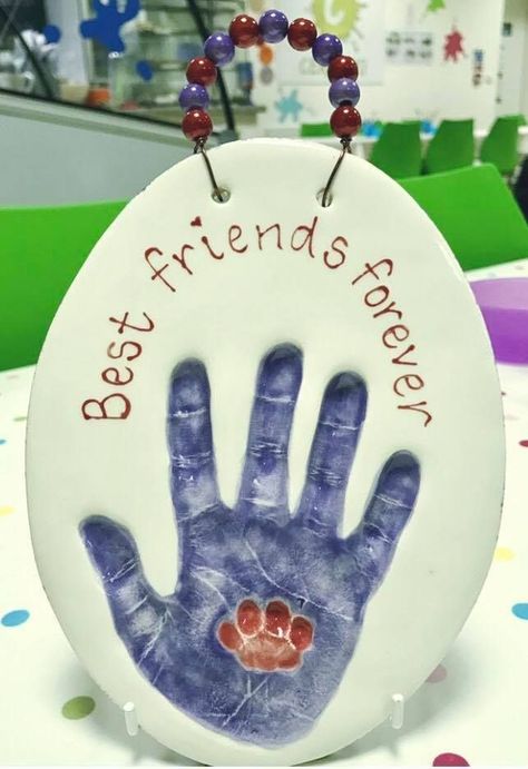 Dog Paw Painting Ideas Diy, Crafts With Pets, Clay Paw Print Memorial, Paw Print Keepsake Diy, Diy Paw Print Keepsake, Pet Art Projects, Dog Paw Painting, Paw Painting Dog Art, Cat Paw Art