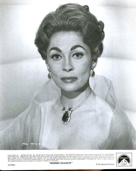 "MOMMIE DEAREST" (1981) Mommie Dearest Movie, Mommie Dearest, Black And White Movie, Faye Dunaway, Mommy Dearest, Curvy Women Outfits, Joan Crawford, Movie Photo, 8x10 Photo