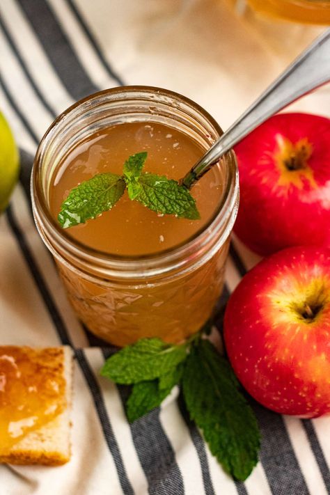 Apple Mint Jelly Recipe, Mint Jelly Recipe, Family Meals Kid Friendly, Recipe Using Apples, Healthy Kid Friendly Meals, Easy Canning, Canning Recipe, Apple Jelly, Canning Food Preservation