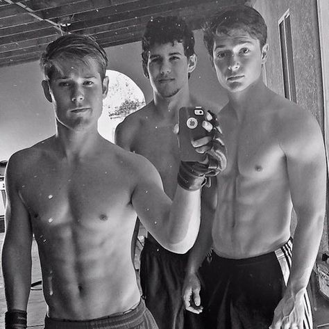 Jason Carver, Mason Dye, Six Pack Abs Men, Six Abs, Dye Flowers, Jesse Lee, Male Celebrity, Share Video, Abs Exercises