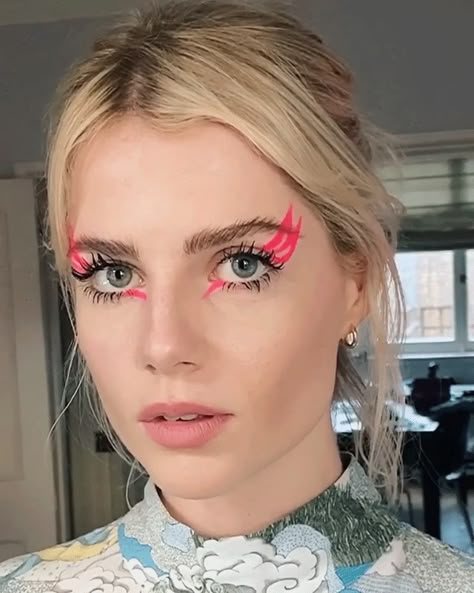 Lucy Boynton Style, Eyeliner Aesthetic, Vogue Makeup, Pink Eyeliner, Demon Eyes, Pride Makeup, Graphic Makeup, Graphic Eyeliner, Lucy Boynton