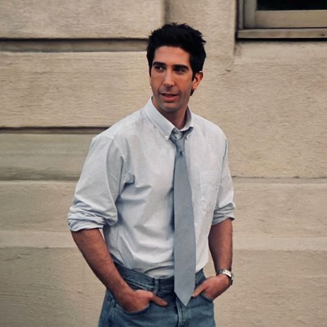 Flushed Emoji, Ross Friends, Rachel Green Outfits, Friends (tv Series), David Schwimmer, Ross Geller, Hollywood Men, Friends Moments, Friend Outfits