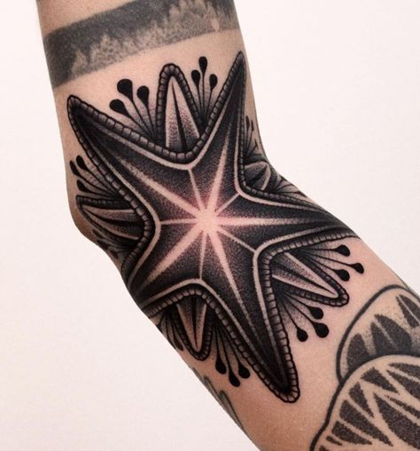 starfish blackwork tattoo on arm American Traditional Starfish Tattoo, Seastar Tattoo, First Time Tattoos, Tattoo 2022, Starfish Tattoo, Circle Pattern Design, Radial Symmetry, Tattoo On Arm, Seahorse Tattoo