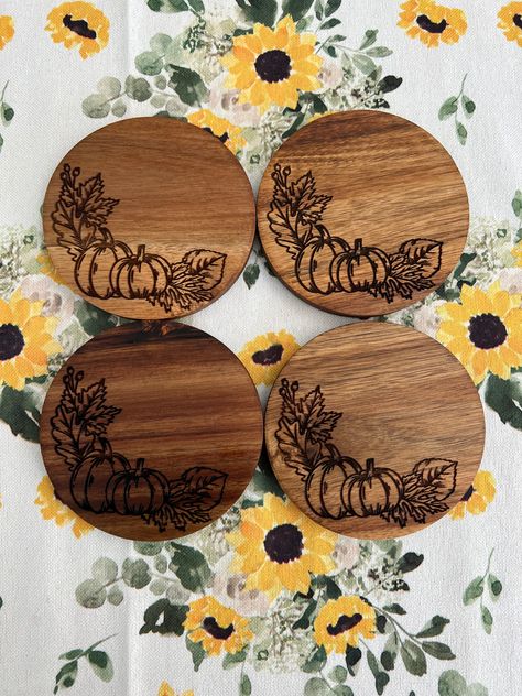 Each coaster is 4"x4" and is made from acacia wood and engraved with pumpkins and fall leaves. These are the perfect blend of decorative and functional! The listing is for a SINGLE coaster. If you are wanting a set of 4, please add 4 to your cart. PRODUCTION TIME Coasters will ship by Monday 9/12. Wood Burn Furniture, Laser Coaster Ideas, Wood Slice Coasters Diy, Small Round Wood Crafts, Wood Burned Projects, Wood Burn Art Ideas, Woodburn Coasters, Cute Wood Burning Ideas, Wooden Fall Decorations