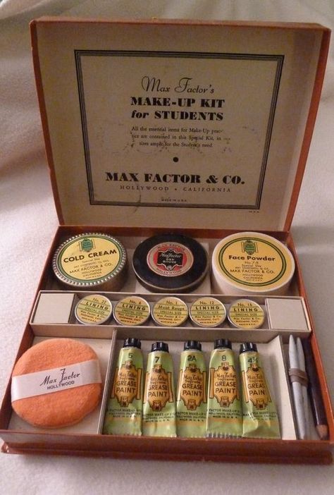 Max factor make up kits for new beautes Vintage Makeup Vanities, Max Factor Makeup, Alissa Salls, Make Up Kits, Vintage Parfum, Makeup History, Retro Makeup, Makeup Package, Retro Beauty