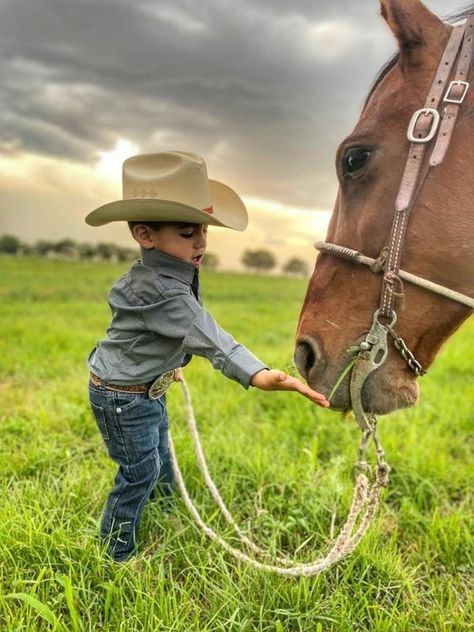 Country Baby Pictures, Country Couple Pictures, Cute Country Couples, Horse Hoodies, Western Babies, Moms Goals, Little Cowboy, Country Kids