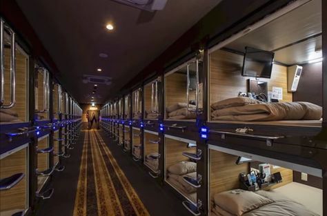 Capsule Hotel Anshin Oyado in Tokyo is a luxury pod hotel. Pod Hotels, Hostels Design, Sleeping Pods, Hostel Room, Japan Hotel, Capsule Hotel, Tokyo Hotel, Bunk Rooms, Hotel Concept