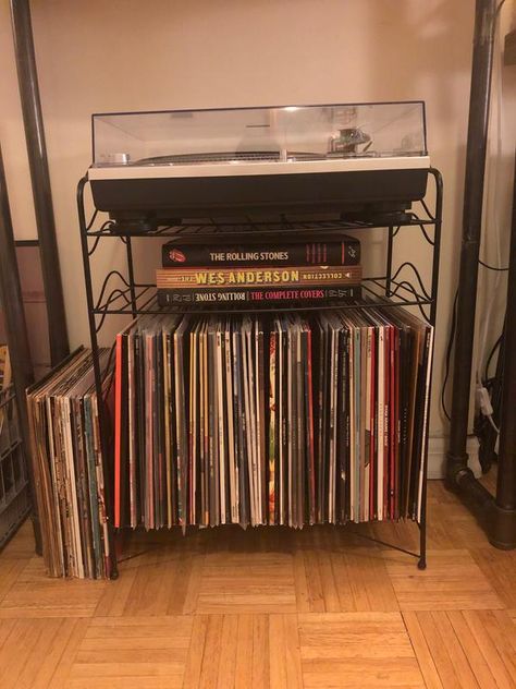 Urban Outfitters Vinyl Storage, Record Stand Aesthetic, Record Storage Aesthetic, Record Organization, Vinyl Storage Ideas, Vinyl Shelves, Records Display, Urban Outfitters Vinyl, Record Furniture