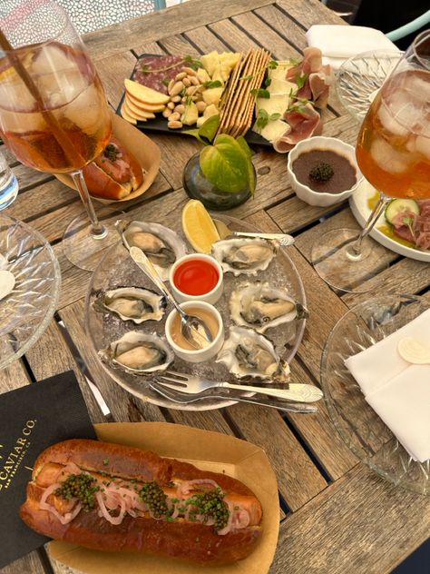 The recipe for a perfect lunch date: caviar, bubbles, and great company! Visit The Caviar Co. Tiburon Champagne Lounge to savor these caviar dishes. Caviar Serving Ideas, Caviar Bump, Hour Devours, Caviar Aesthetic, Caviar Pasta, Champagne Lounge, Caviar Dishes, Caviar Recipes, Perfect Lunch