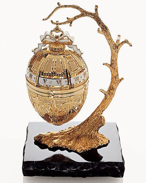 Gold Jewelry Tree Holder with Faberge Egg Fabrege Eggs, Russian Eggs, Faberge Jewelry, Golden Egg, Jewelry Holders, Fotografi Vintage, Faberge Eggs, Egg Art, Jewelry Tree