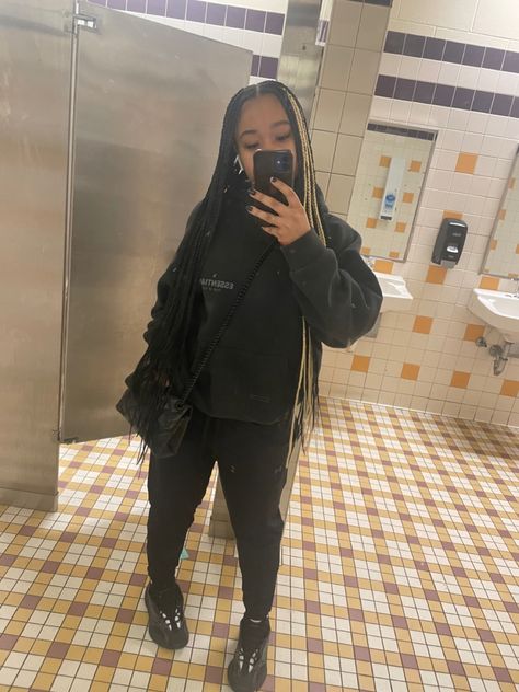 Black Essentials Hoodie Outfit Ideas, Yeezy700 Outfit, Cute Bummy Outfit Winter, Outfits With Essentials Hoodie, Essentials Sweater Outfit, Essentials Outfit Black Women, Essentials Hoodie Outfit Women Black, Matching Hoodie And Sweatpants Outfit, Black Essentials Hoodie Outfit