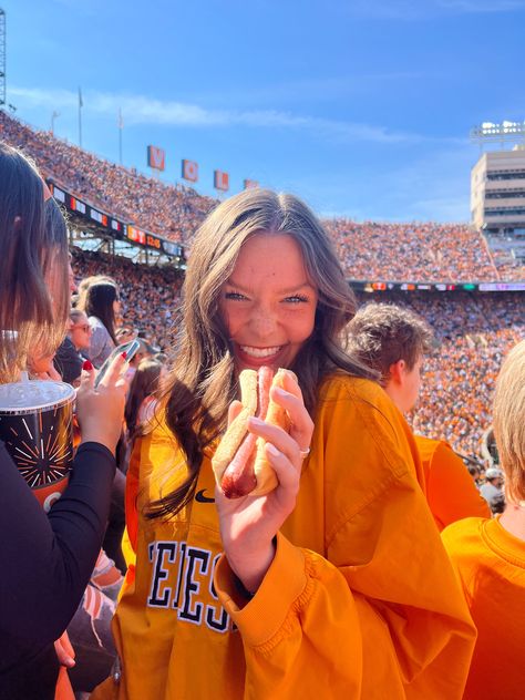 Football Tailgate Aesthetic, Tennessee University Aesthetic, Tailgate Photos, University Of Tennessee Aesthetic, College Football Aesthetic, Game Day Aesthetic, Football Game Aesthetic, Univ Of Tennessee, College Football Game Outfit